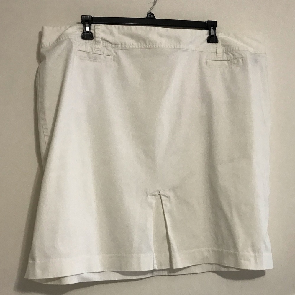 Avenue White Pleated Slit Skirt Size 26